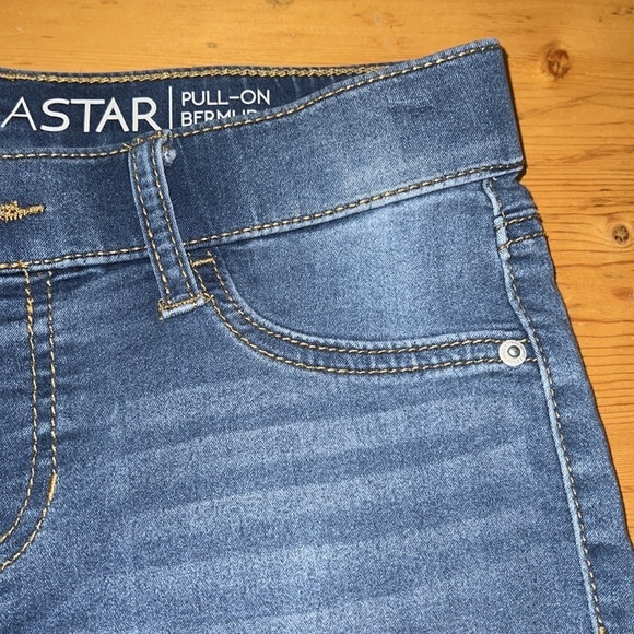 Vanilla Star Pull-On Denim Bermuda Shorts 3 - Picture 4 of 6